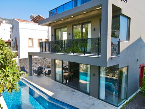 Property building, Day