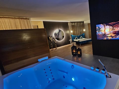 Hot Tub, TV and multimedia, Photo of the whole room
