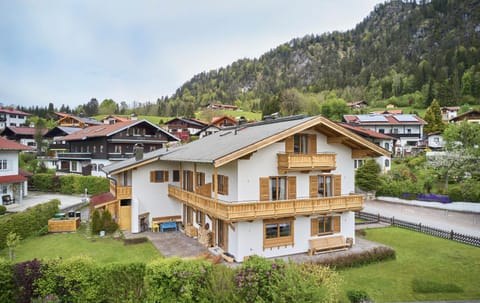 Property building, Spring, Day, Neighbourhood, Natural landscape, Bird's eye view, Mountain view, Location