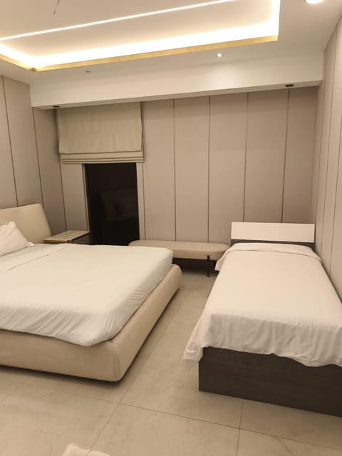 USMANS 5 BEDROOM APARTMENT at JBR WALK RIMAL ON THE BEACH 2750 SFT HUGE Direct Beach Access Fully Serviced JBR Apartment in Dubai