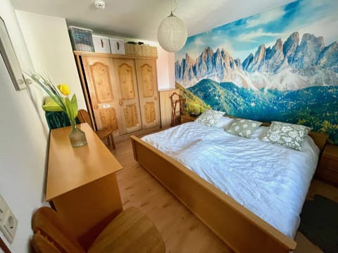 Bed, Photo of the whole room, Bedroom, wardrobe