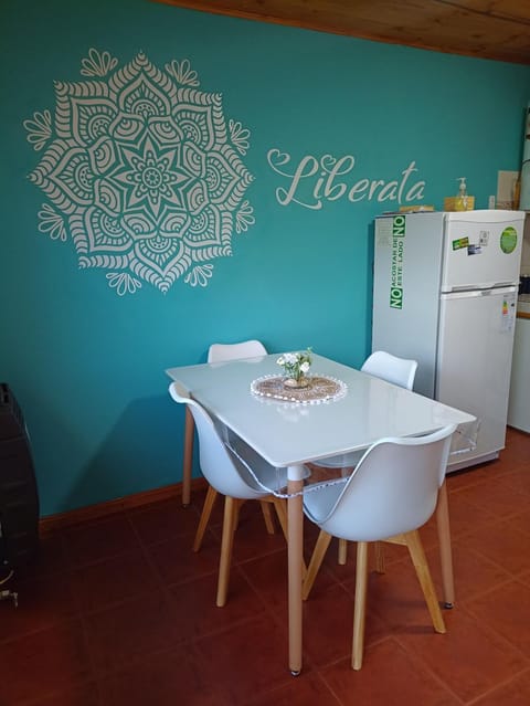 Kitchen or kitchenette, Dining area, oven