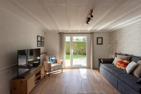 Communal lounge/ TV room, TV and multimedia, Living room