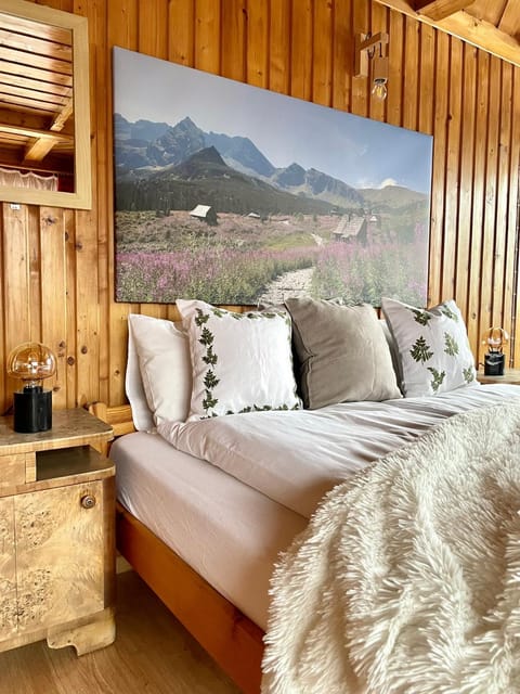 Bed, Photo of the whole room, Bedroom, Mountain view