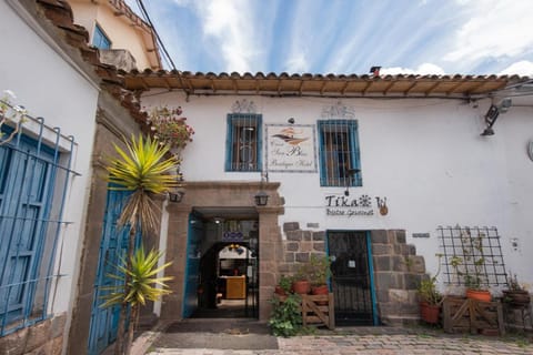 Facade/entrance
