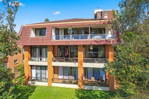 Property building, Patio, Day, Garden, View (from property/room), Balcony/Terrace, Garden view