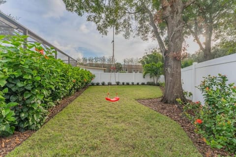 6BR Heated Pool + Spa, Gym+ Peloton, Theater, GameRoom Villa in Tampa