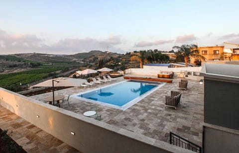 Swimming pool, sunbed