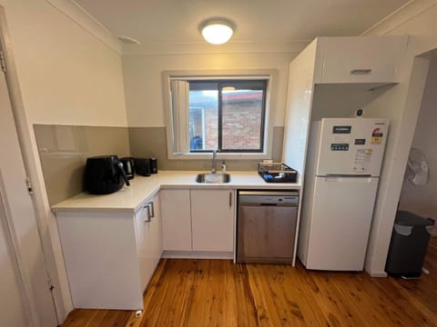 Coffee/tea facilities, Kitchen or kitchenette, dishwasher, kitchen