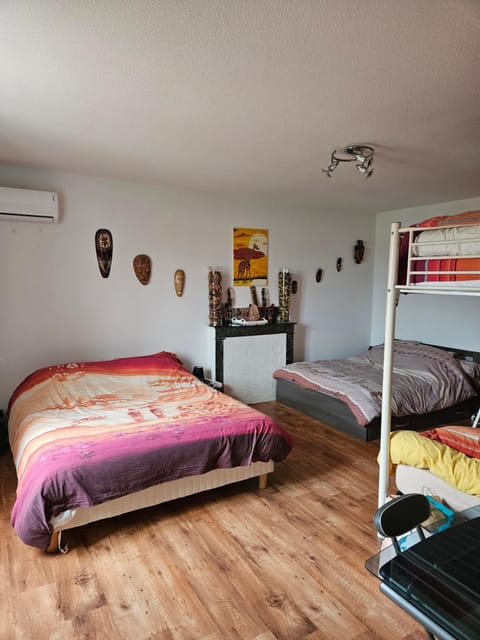 Bed, Photo of the whole room, Bedroom, bunk bed