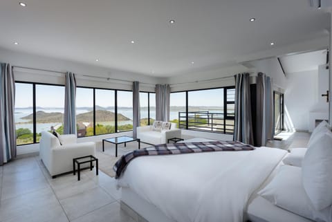 Bed, Bedroom, Lake view