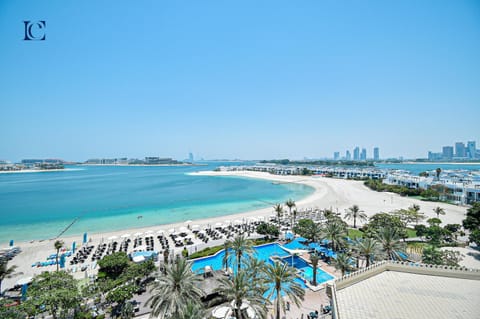 Day, Natural landscape, City view, Swimming pool, sunbed