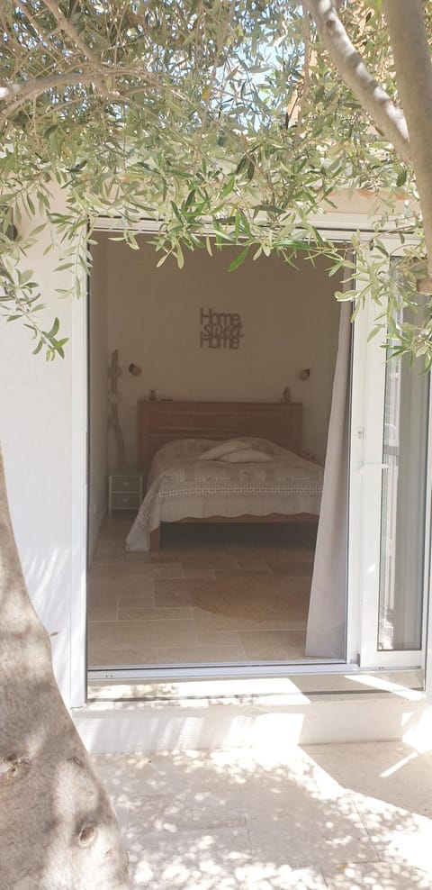 chambre indépendante avec jardin privatif Bed and Breakfast in La Londe-les-Maures