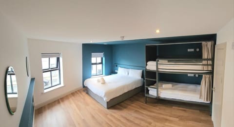 Bed, Photo of the whole room, bunk bed, towels