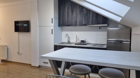 Kitchen or kitchenette, Dining area, stove