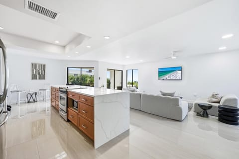 Just Beachy By Beachside Management Apartment in Siesta Beach