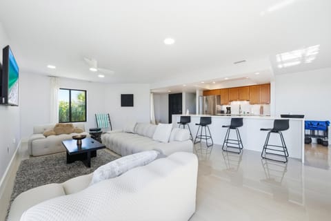 Just Beachy By Beachside Management Apartment in Siesta Beach