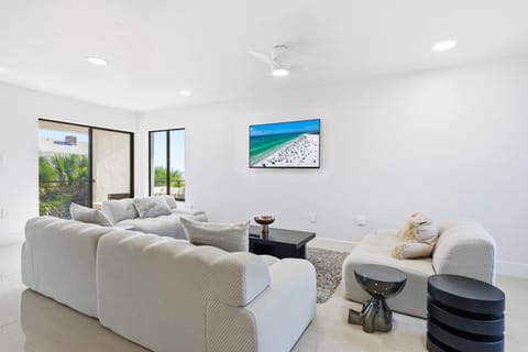 Just Beachy By Beachside Management Apartment in Siesta Beach