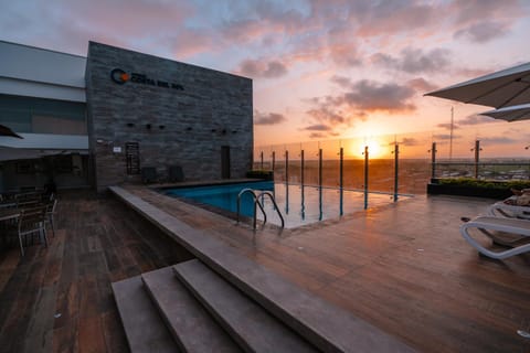 Balcony/Terrace, Swimming pool, Drinks, Alcoholic drinks, Non alcoholic drinks
