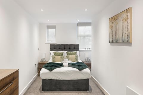 Bed, Photo of the whole room, towels