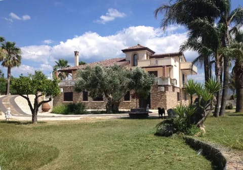 Property building, Natural landscape, Garden, Garden, Garden view