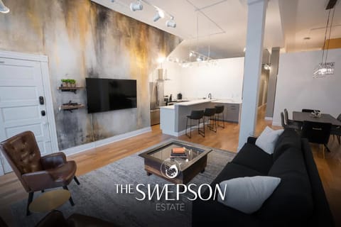 Sleeps18 9Beds 7BR 4BA Swepson Estate House in Louisville