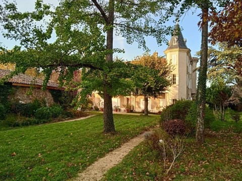 Maison calme avec piscine entourée de son parc Villa in Auvergne-Rhône-Alpes
