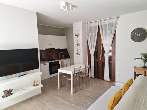 Communal lounge/ TV room, TV and multimedia, Living room, Photo of the whole room, Seating area