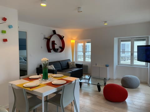 Living room, Dining area