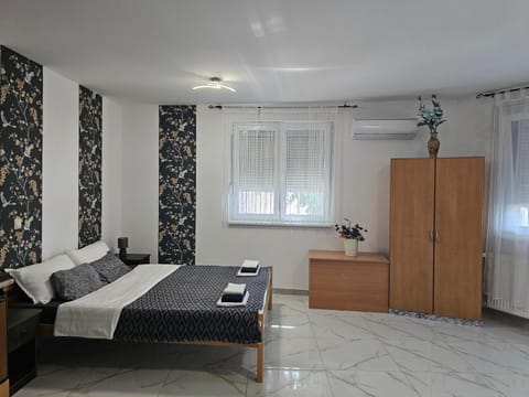 Bed, Photo of the whole room, Bedroom, wardrobe, air conditioner