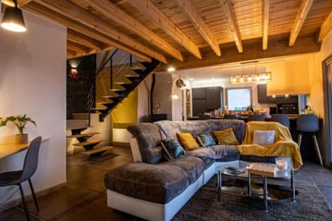 TV and multimedia, Living room, Seating area, kitchen