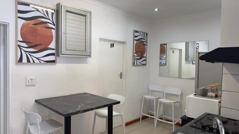 MELJAA STAR Guesthouse Bed and Breakfast in Cape Town