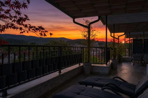 Patio, Day, Natural landscape, View (from property/room), Balcony/Terrace, Mountain view, Sunrise, Sunset, sunbed
