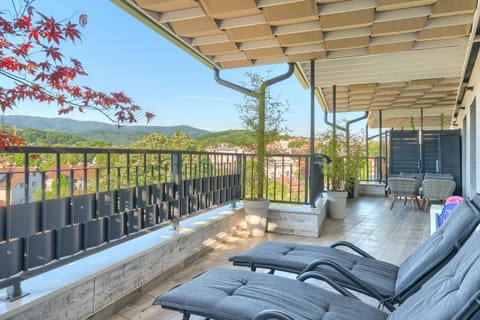 Day, View (from property/room), Balcony/Terrace, Seating area, Mountain view