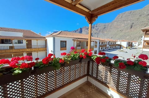 View (from property/room), Balcony/Terrace, Mountain view