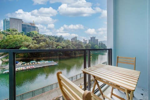 View (from property/room), Balcony/Terrace, Lake view