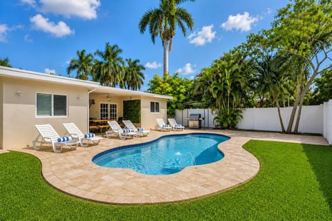 Property building, Patio, Pool view, Swimming pool, sunbed