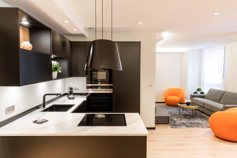 TV and multimedia, Coffee/tea facilities, Living room, Seating area, toaster, kitchen, air conditioner