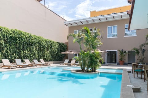 Day, Swimming pool