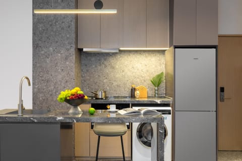 Kitchen or kitchenette, Dining area