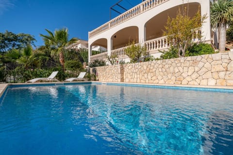 Property building, Day, Swimming pool, sunbed