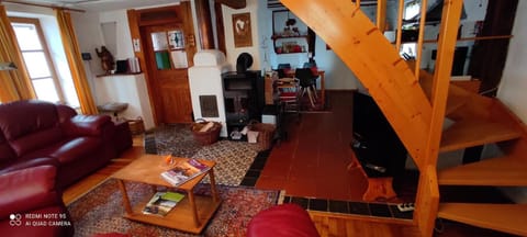 Communal lounge/ TV room, TV and multimedia, Living room, Seating area, Evening entertainment
