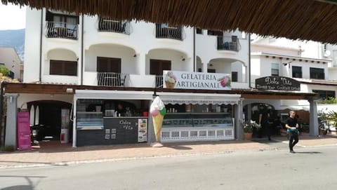 Property building, Day, Lounge or bar