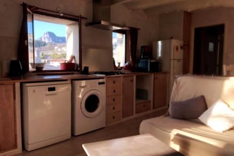 Kitchen or kitchenette, Living room