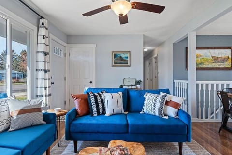 Living room, Seating area, fireplace