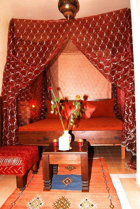 Bed, Photo of the whole room, Seating area