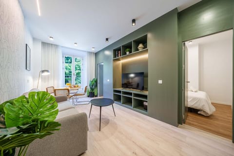 TV and multimedia, Balcony/Terrace, Living room, Seating area