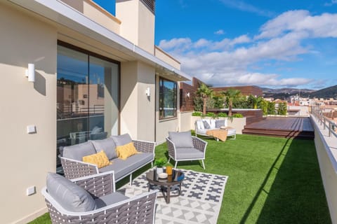 Property building, Day, Natural landscape, Garden, View (from property/room), Balcony/Terrace, Balcony/Terrace, Living room, Seating area, Garden view, Mountain view, sunbed