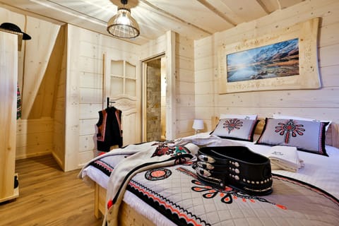 Bedroom, towels