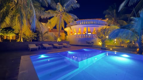 Night, Garden, Garden view, Pool view, Swimming pool, sunbed